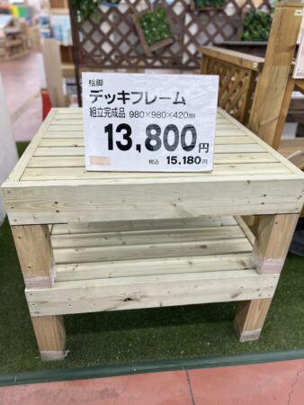 お店に並んでいたデッキ